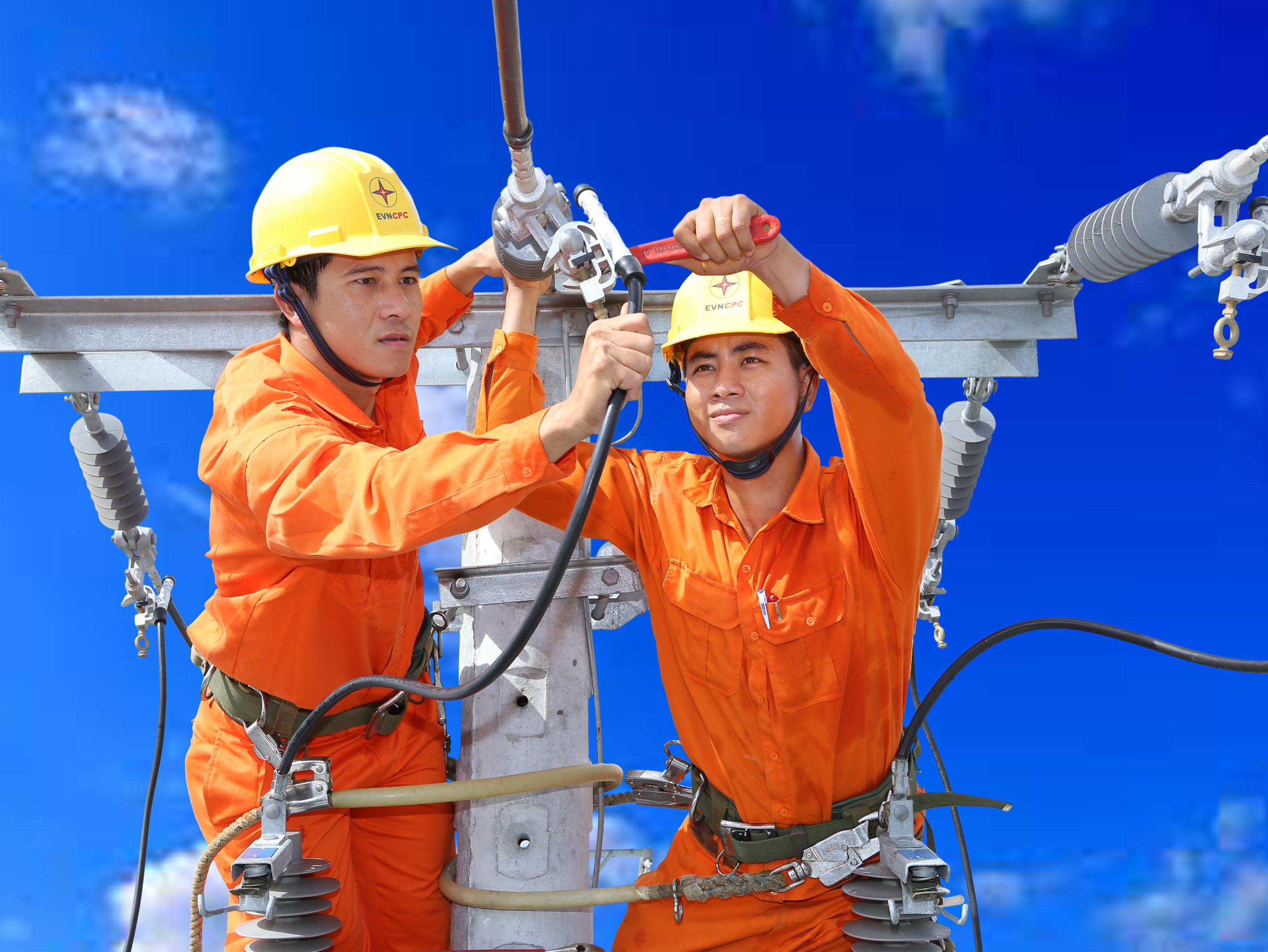 Xuất khẩu lao động Nhật Bản - Tuyển thợ điện làm việc tại Nhật Bản 2023